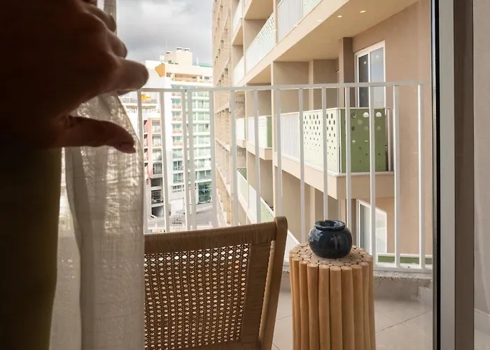 Stylish Designer Oasis In The Heart Of St Julians アパート Saint Julian's